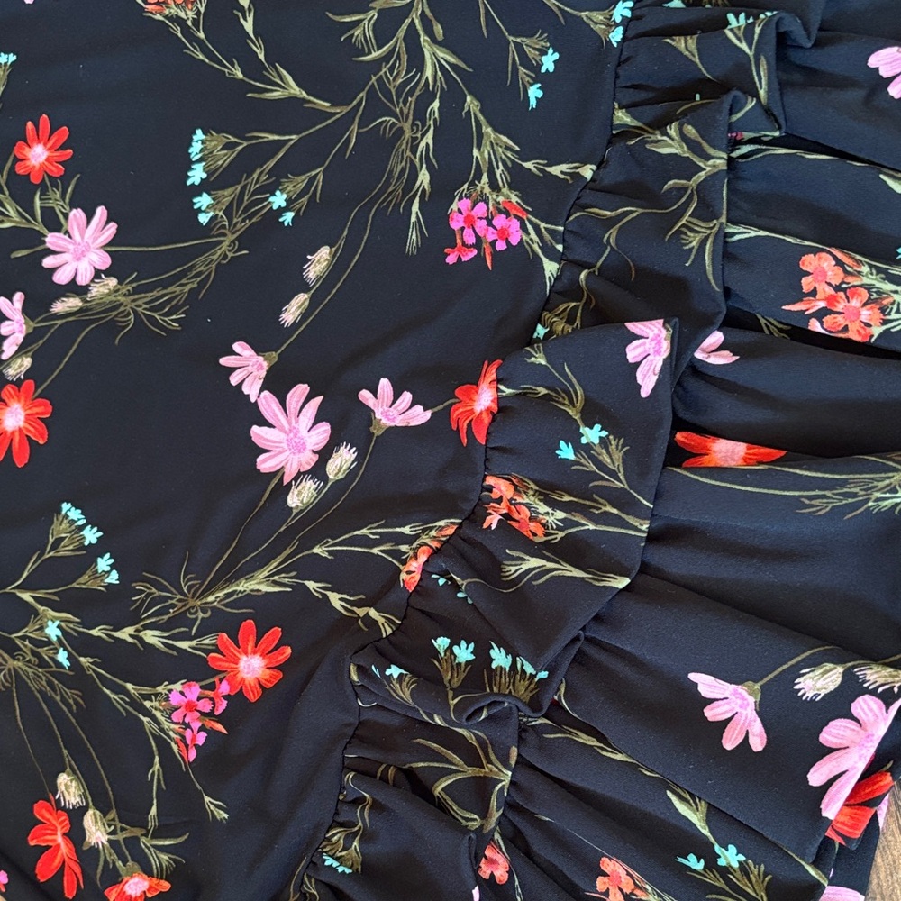LIKE NEW CeCe Floral Ruffle Dress - Picture 3 of 3